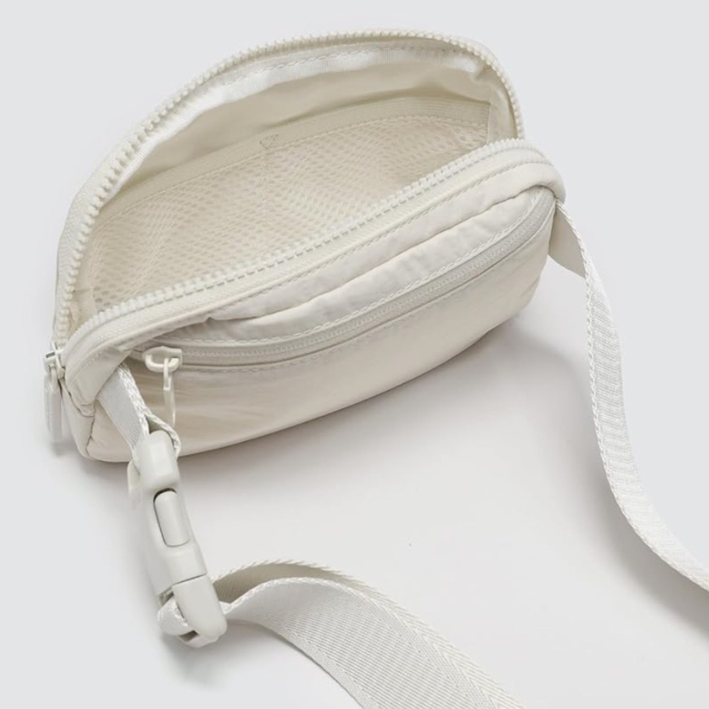 Chic Cream Crossbody Bag/ Fanny Pack - Picture 5 of 6